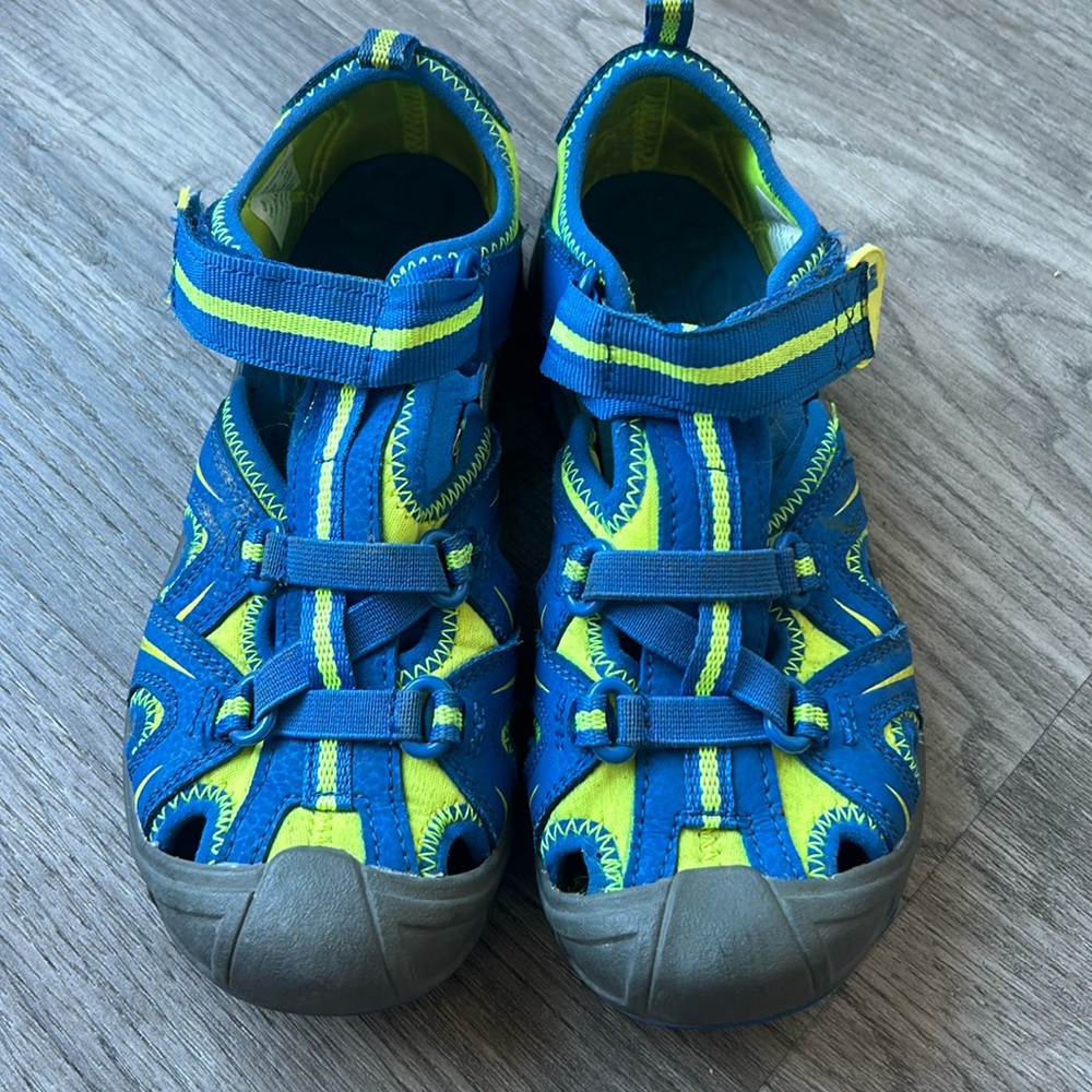 Merrill Hydro rubber bottom sandals youth size 2